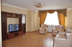 Квартира посуточно в Львове на ул. Срибнокольская, 1