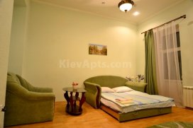 Квартира посуточно в Львове на ул. Костёльная, 3