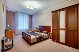Квартира посуточно в Львове на ул. Петра Дорошенко, 7